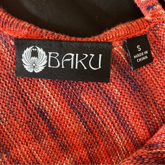 Baku women’s cold shoulder open back knit in corral size small - Picture 5 of 7